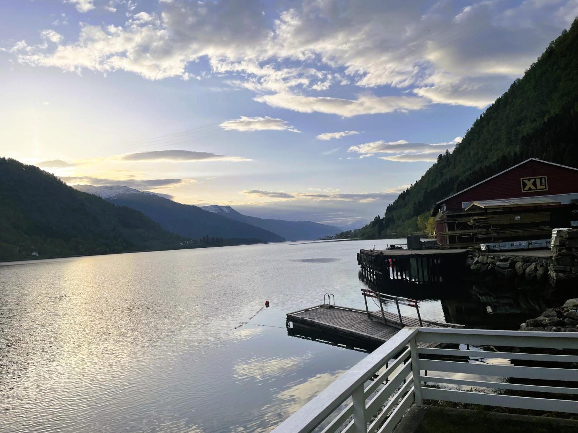 Der Fjordtraum In Balestrand Direkt Am Wasser Exterior photo