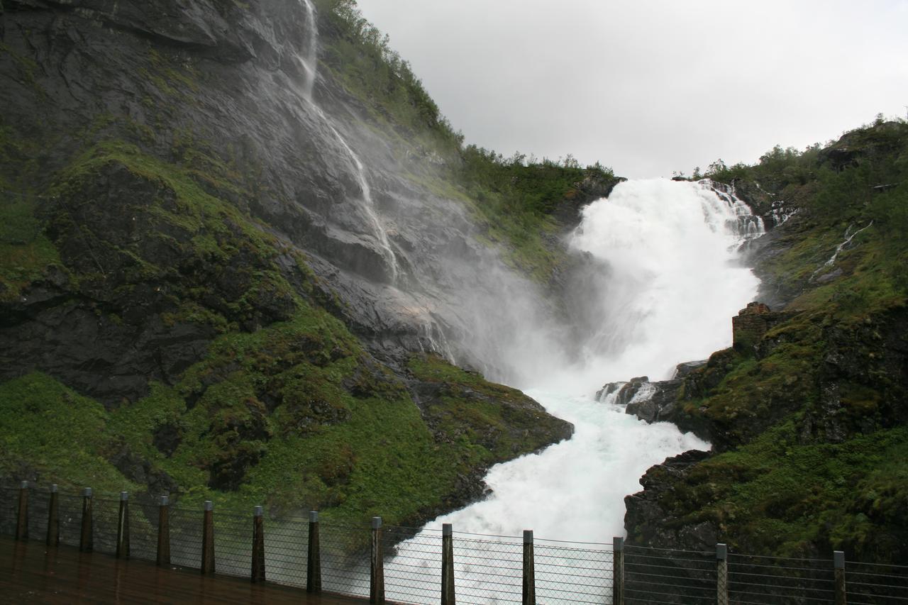 Der Fjordtraum In Balestrand Direkt Am Wasser Exterior photo